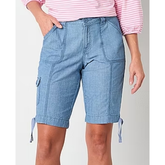St. John's Bay Women's Mid-Rise Cargo Shorts - Size 16P, Chic & Versatile! - Picture 2 of 9